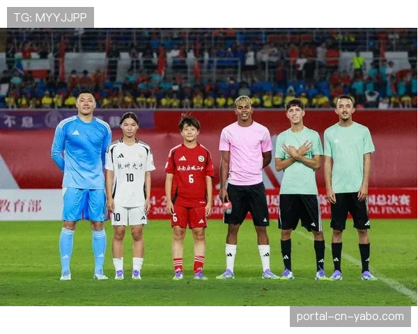 欧足联“足球梦想”项目携手决赛双方俱乐部，开展青少年训练营